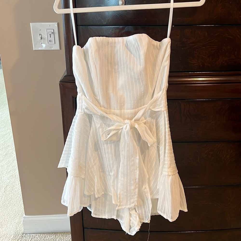 White romper, Selfie Leslie